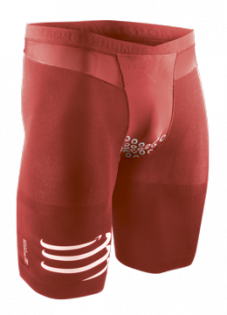 Стартовые шорты Compressport Triathlon Brutal Short артикул SHTRIV2-3150 красные, на правом бедре белый логотип