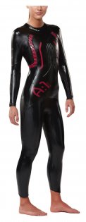 Женский гидрокостюм 2XU A:1 Active Wetsuit черный с вишневым, вид спереди артикул WW2357c BLK/CHP