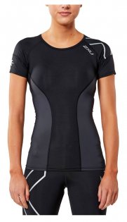 Женская компрессионная футболка 2XU Elite Compression Top W артикул WA3015a BLK/STL черная с серебряным логотипом, фото на модели