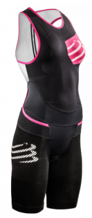 Женский стартовый костюм Compressport TR3 Aero Trisuit W артикул TSUTRIW-99 черный с белым логотипом и розовым кантом