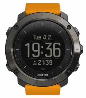 Часы Suunto Traverse с оранжевым ремешком, на экране время суток и время захода солнца