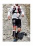 Шорты Compressport Overshort артикул SHTRO-99 черные, фото на модели в горах №4